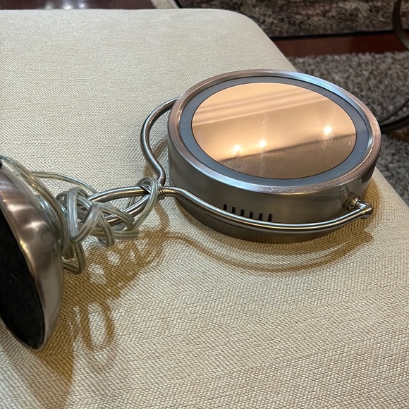 Vanity 2 sided magnifying mirror 🥰 - Picture 3 of 3